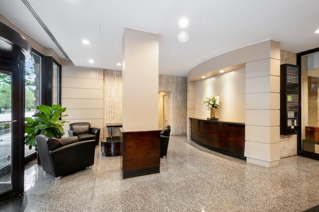lobby - 1850 N Clark St