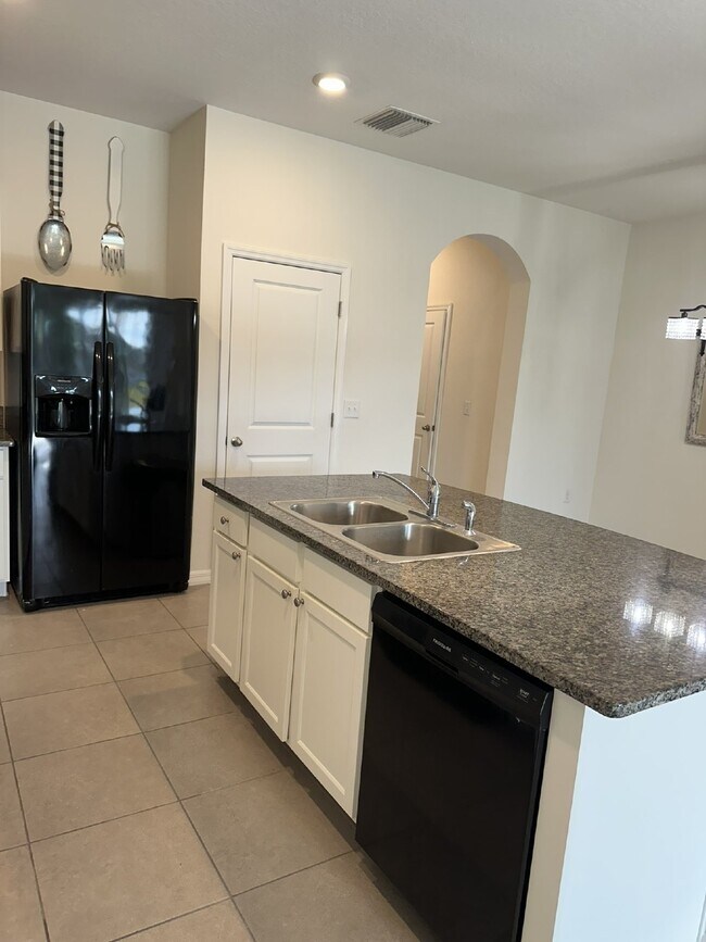 Foto del edificio - More space, more comfort, and a great Riverview location all wrapped into one easy place to call ...