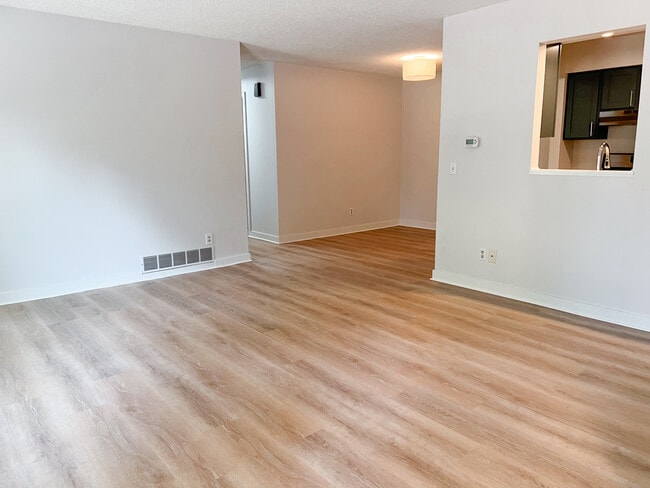 Building Photo - 7021 Bonaire Dr NE