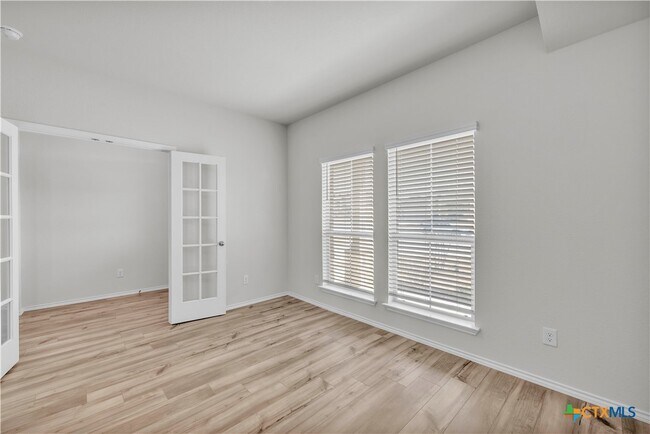 Foto del edificio - 2420 Elba Dr