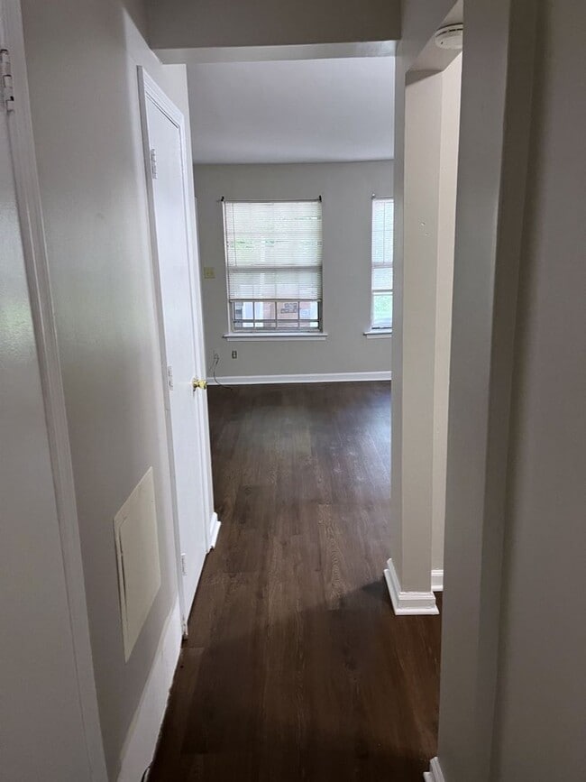 Foto del edificio - Newly Renovated 1 BR, 1 Ba in Barracks roa...