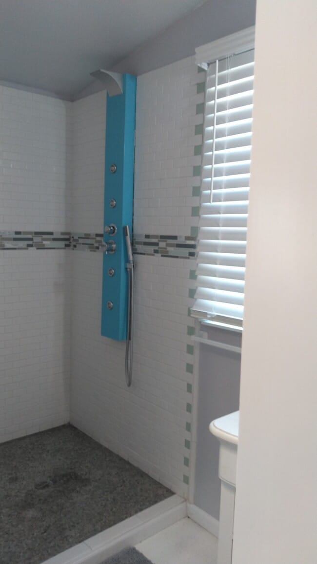 Building Photo - 448 Avenue A NE