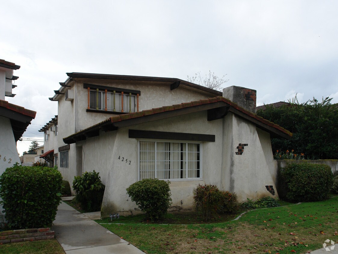 Foto del edificio - 4252 Howard Ave