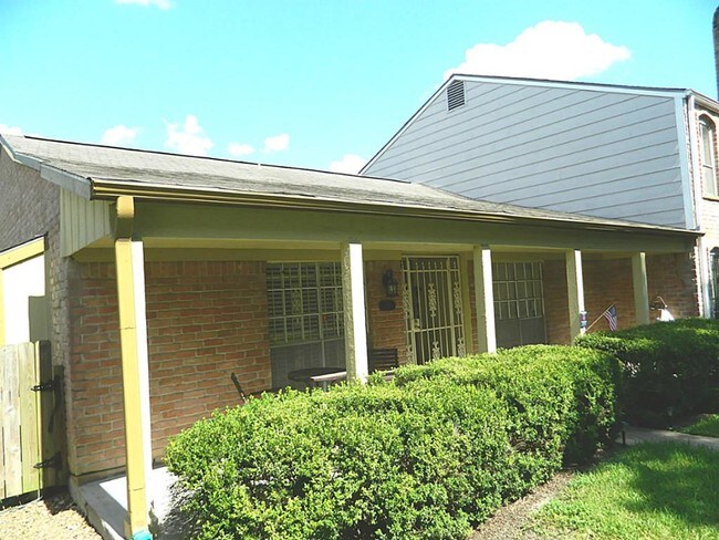 Building Photo - 11918 Southlake Dr