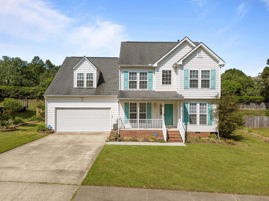 Foto principal - Spacious 3-Bedroom Home with Bonus Room an...