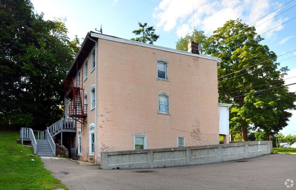 Building Photo - 895 Wolcott Ave