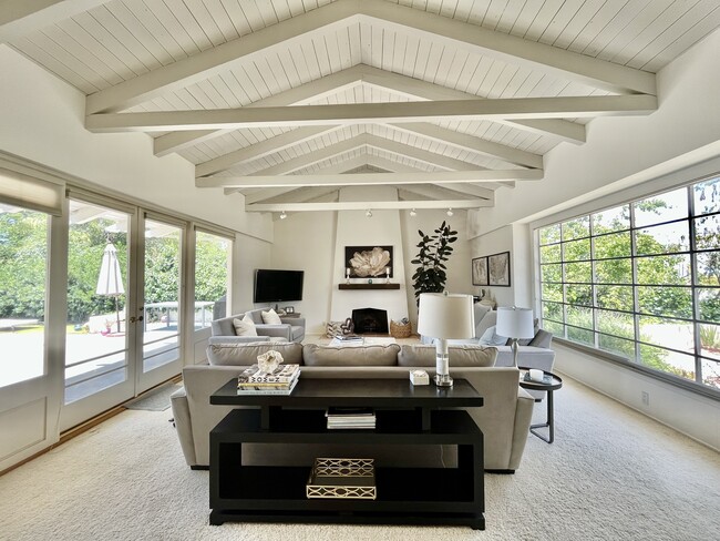 Building Photo - 3923 Encino Hills Pl
