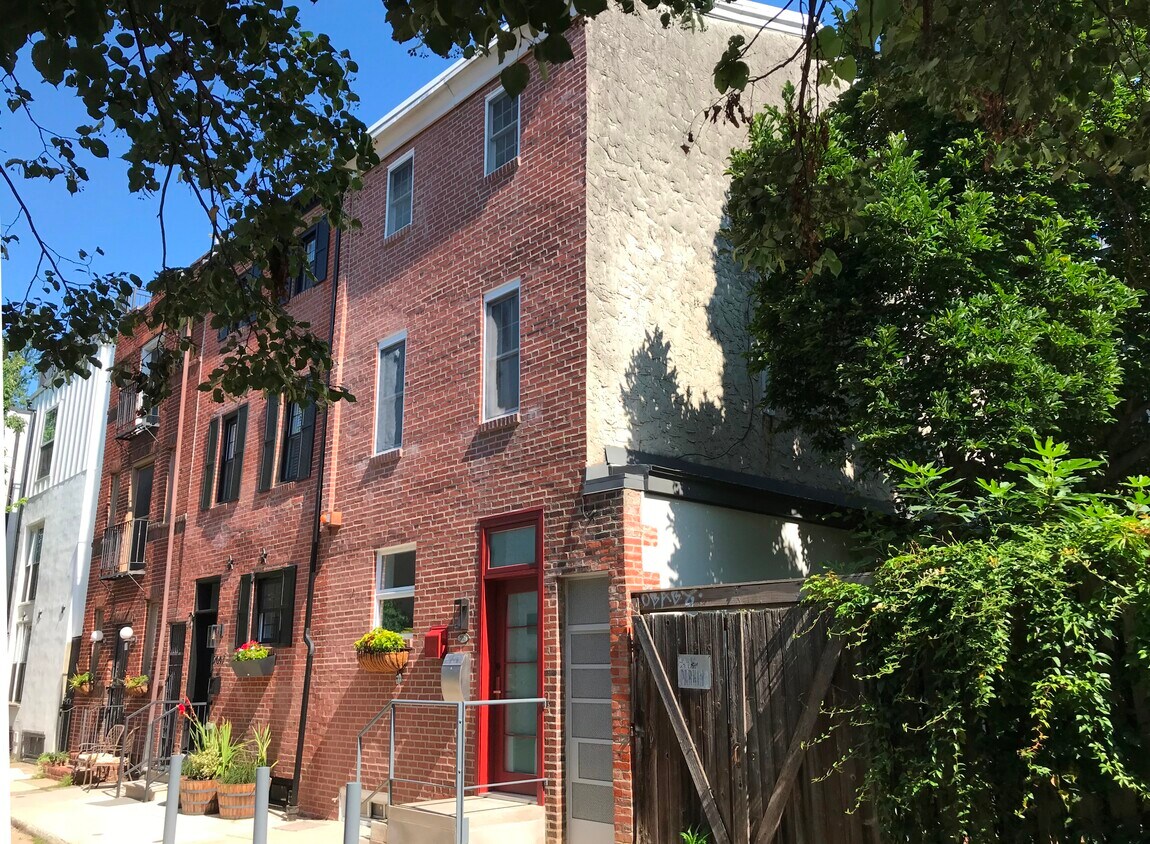 Front of house - 2045 Waverly St (Philadelphia, PA)