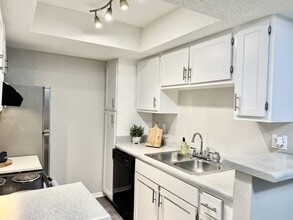 Building Photo - LYV Six Forks