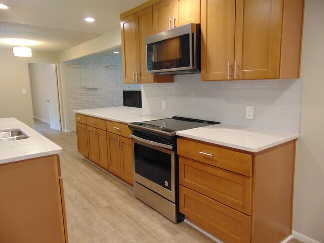 Foto del edificio - 3 Bedroom/1.75 Bath Bellevue Remodeled Ram...