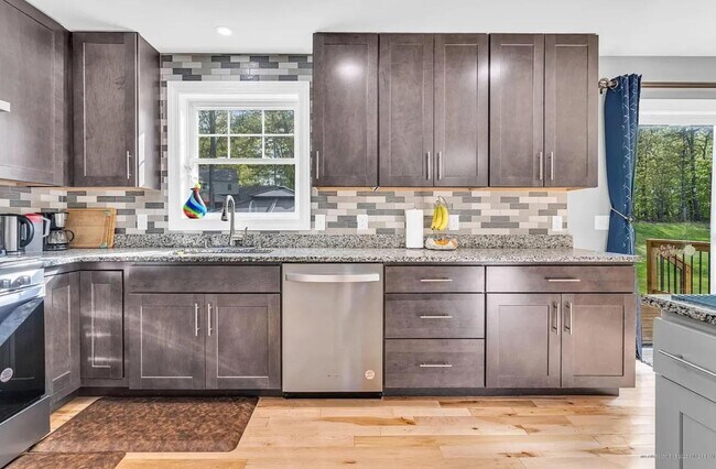 Foto del edificio - 36 Belvedere Dr