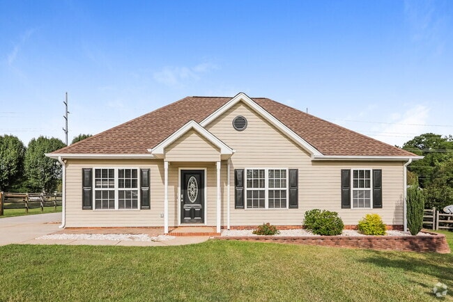 Building Photo - 2428 Hunters Way