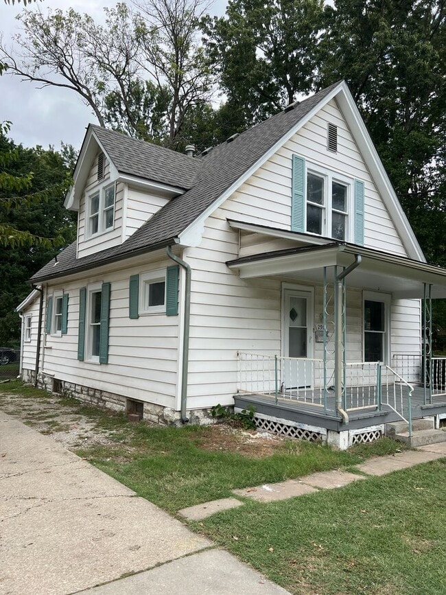 Building Photo - 2910 SW 17th St