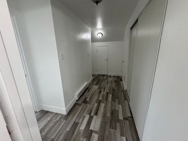 Foto del edificio - 2 bedroom 1.5 bathroom with large garage i...
