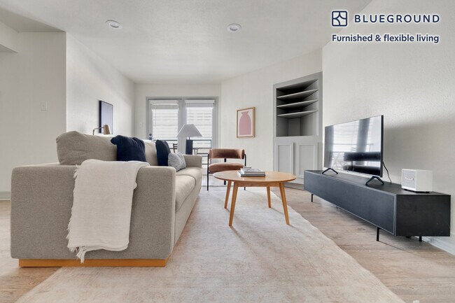 Building Photo - 201 E 4th St