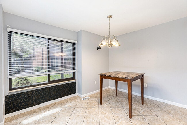 Building Photo - 37331 Clubhouse Dr