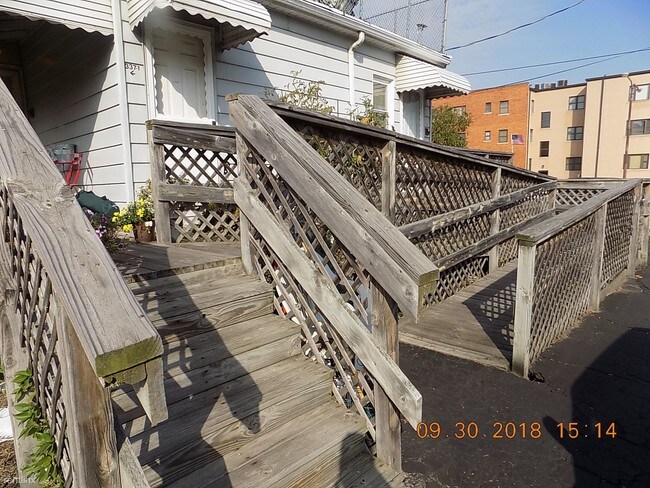 Building Photo - 1 br, 1 bath  - 337 Eureka Rd Apt 2