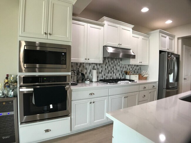 Building Photo - Luxury finishes throughout the home - 3 Be...