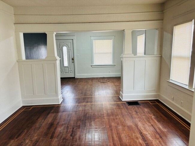 Building Photo - 201 S Crysler Ave