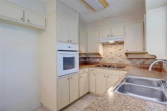 Building Photo - 337 Apache Trail