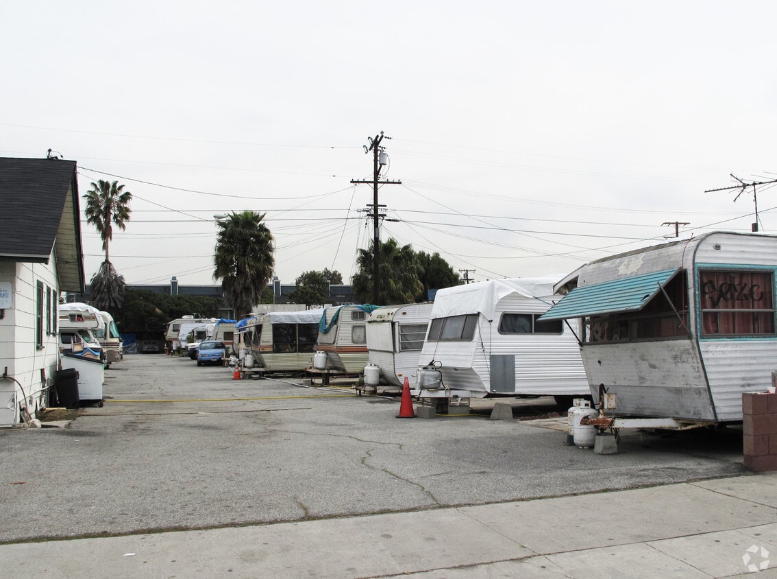Building Photo - L R Trailer Park
