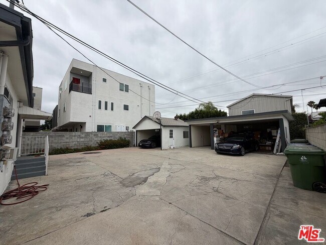 Building Photo - 2240 Crenshaw Blvd