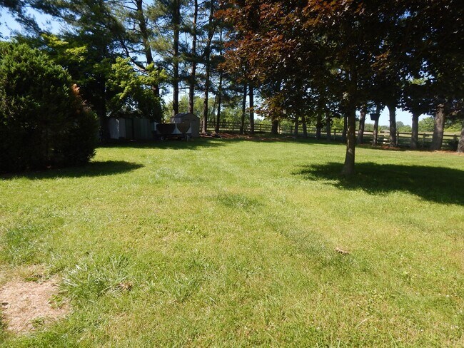 Foto del edificio - 300 Monticello Ln