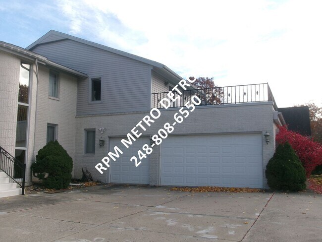 Foto del edificio - 5 Bedroom Home in Desirable Bloomfield Hills