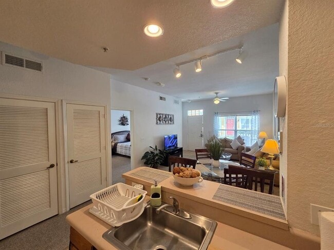 Foto del edificio - 4600 Yellowgold Rd W