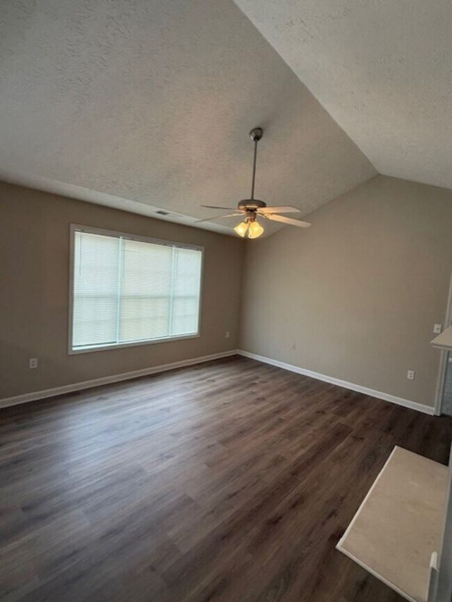 Foto del edificio - 4 Bedroom 3 Bath Specious Home