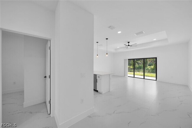 Foto del edificio - 4982 Fairway Ct