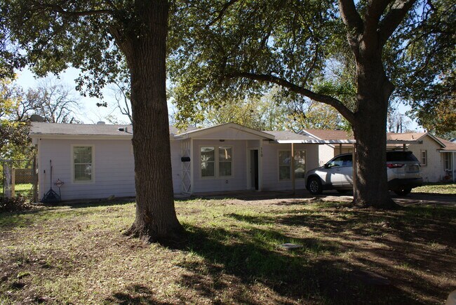 Building Photo - 110 Heather Ave