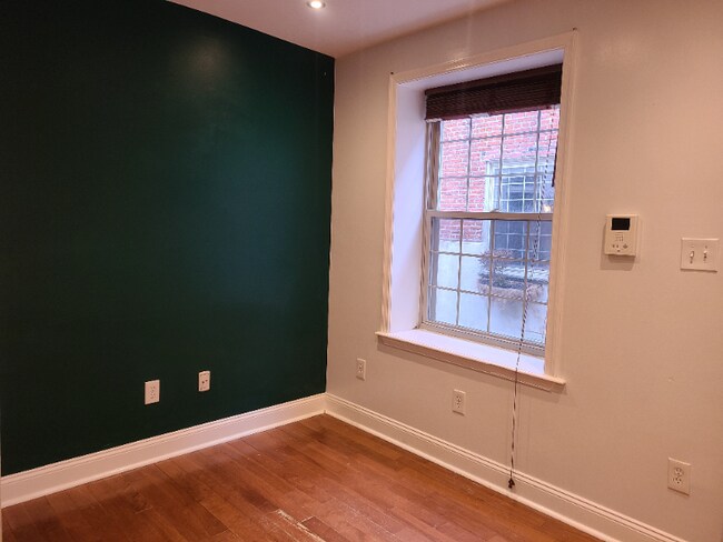 Building Photo - 525R Fitzwater St