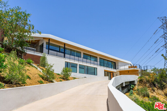 Building Photo - 6825 Mulholland Dr