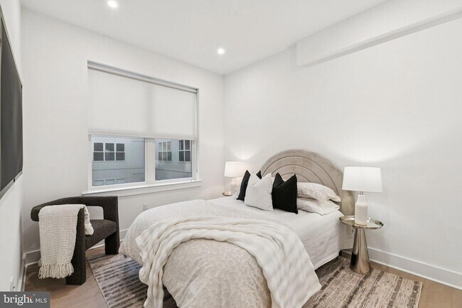 Building Photo - 30 W Allens Ln