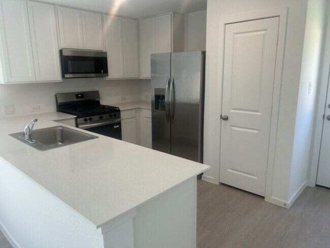 Building Photo - 18567 Autumn Hts Ln