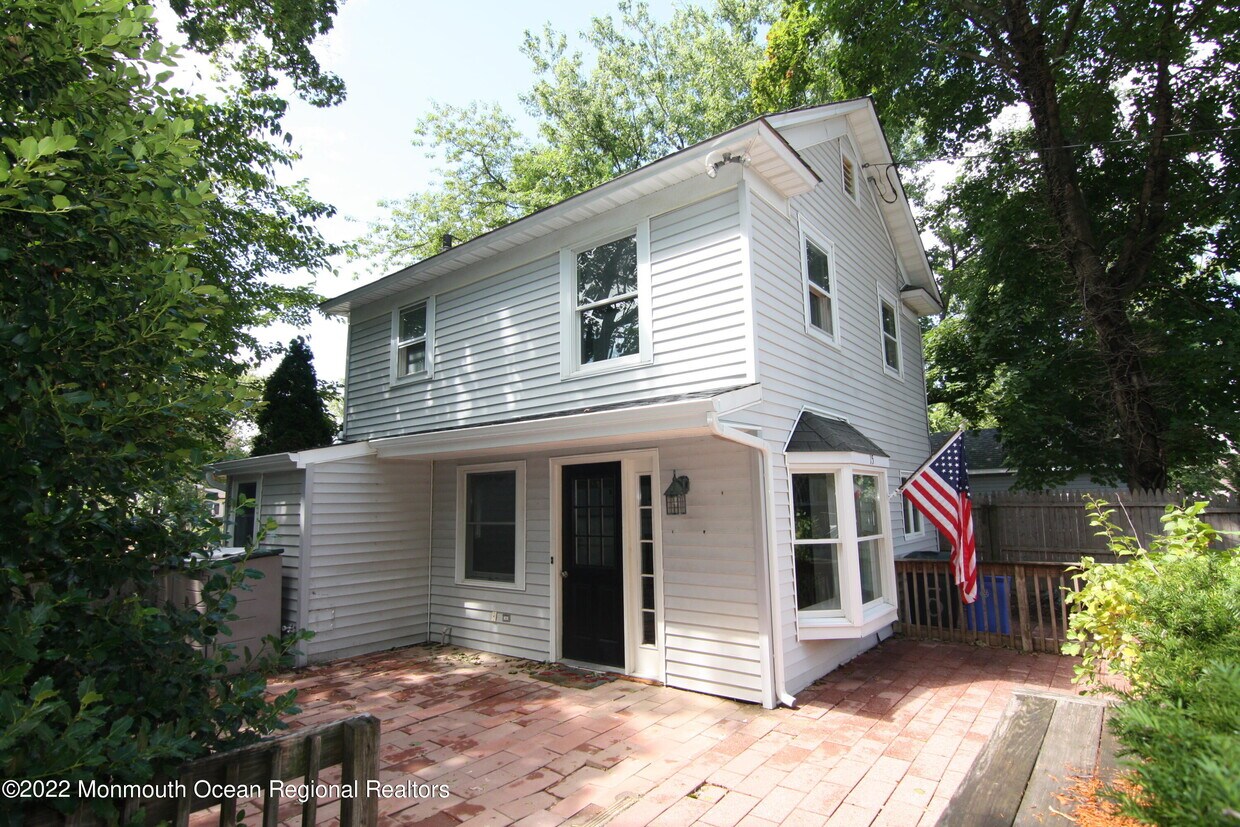 15 E Lincoln Ave, Atlantic Highlands, NJ 07716 House Rental in