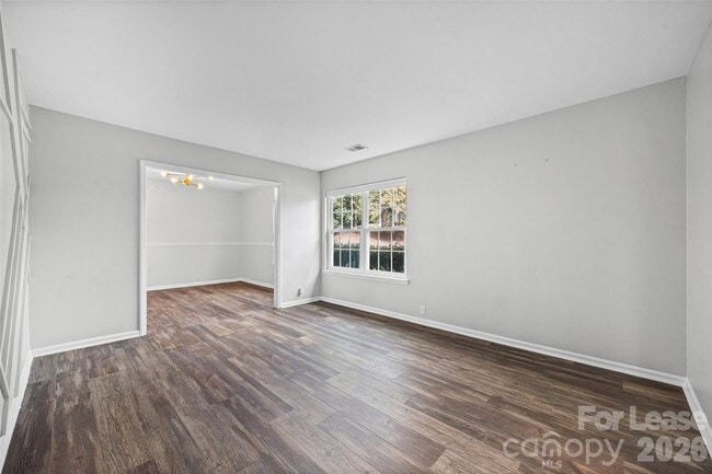 Foto del edificio - 11501 Winding Way Rd