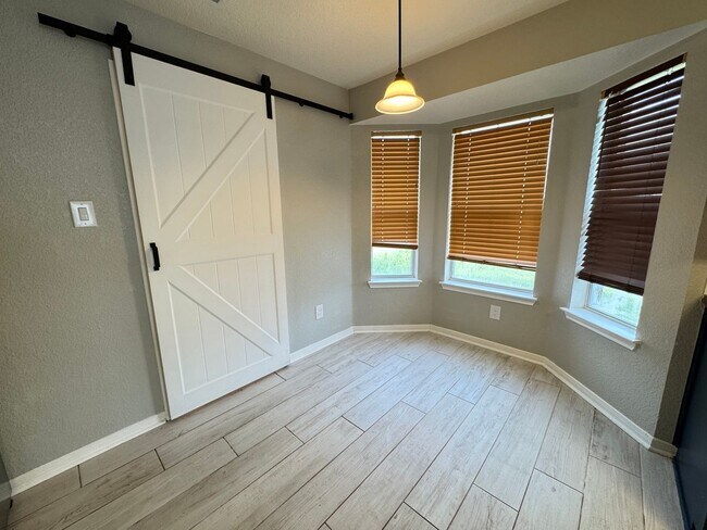 Foto del edificio - 2801 Southwood Dr