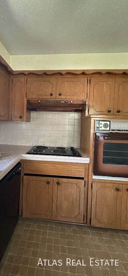 Foto del edificio - 8424 Travis Ln