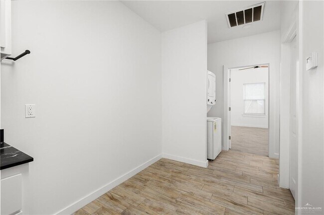 Foto del edificio - 9 W Harrison Ave