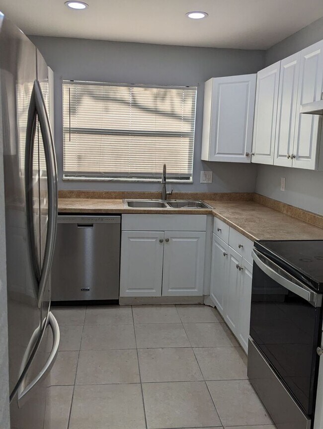 1350 White Pine Dr Unit 1350, Wellington, FL 33414 Room for Rent in