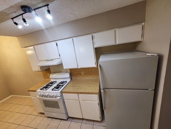 Foto del edificio - 6702 Deatonhill Dr