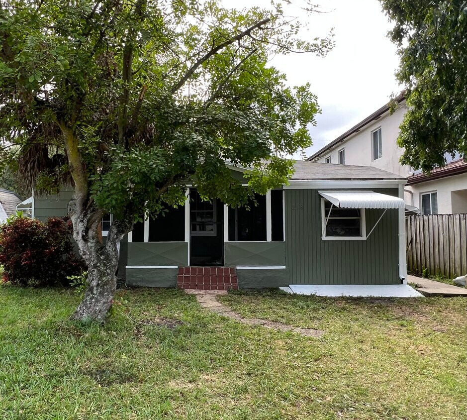 Primary Photo - 218 SW 10th St