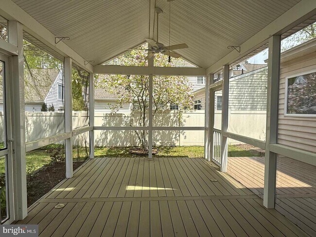 Foto del edificio - 28492 Woods Dr