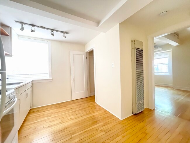 Foto del edificio - 3744 W Leland Ave