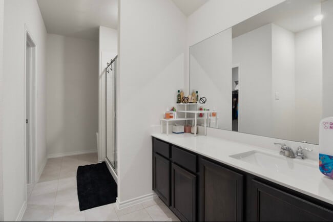 Building Photo - 3001 Glazner Dr