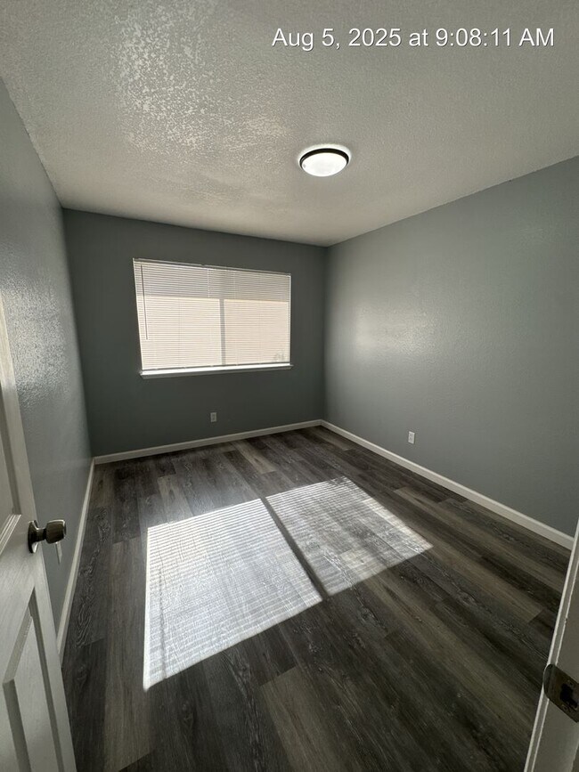 Building Photo - 3208