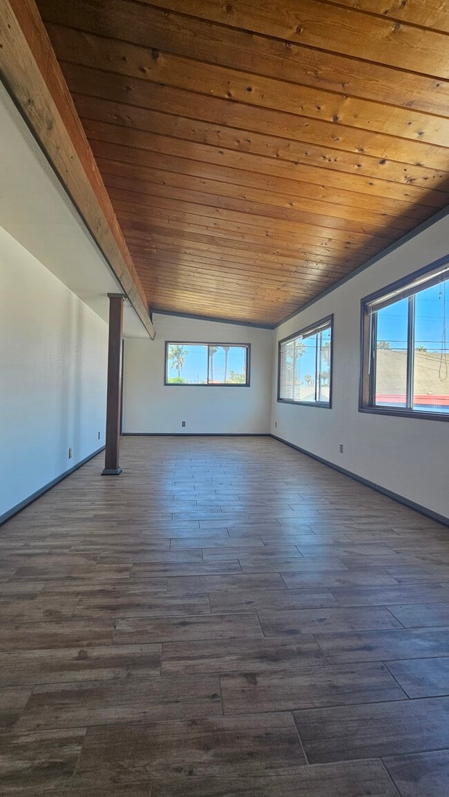 Building Photo - 4763 Brighton Ave