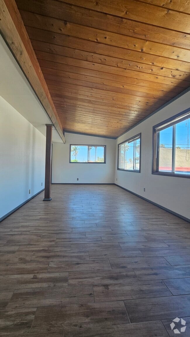 Building Photo - 4763 Brighton Ave